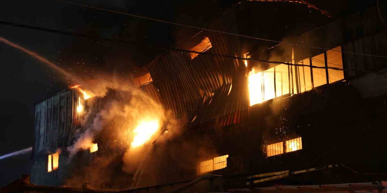 Mobilya İmalathanesinde Korkutan Yangın