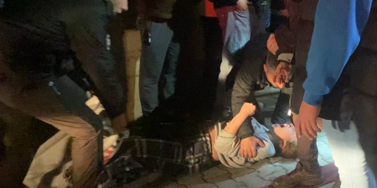 Ailesinin Yaşadığı Daireyi Benzin Döküp Ateşe Verdi: Sokak Ortasında Sinir Krizi Geçirdi