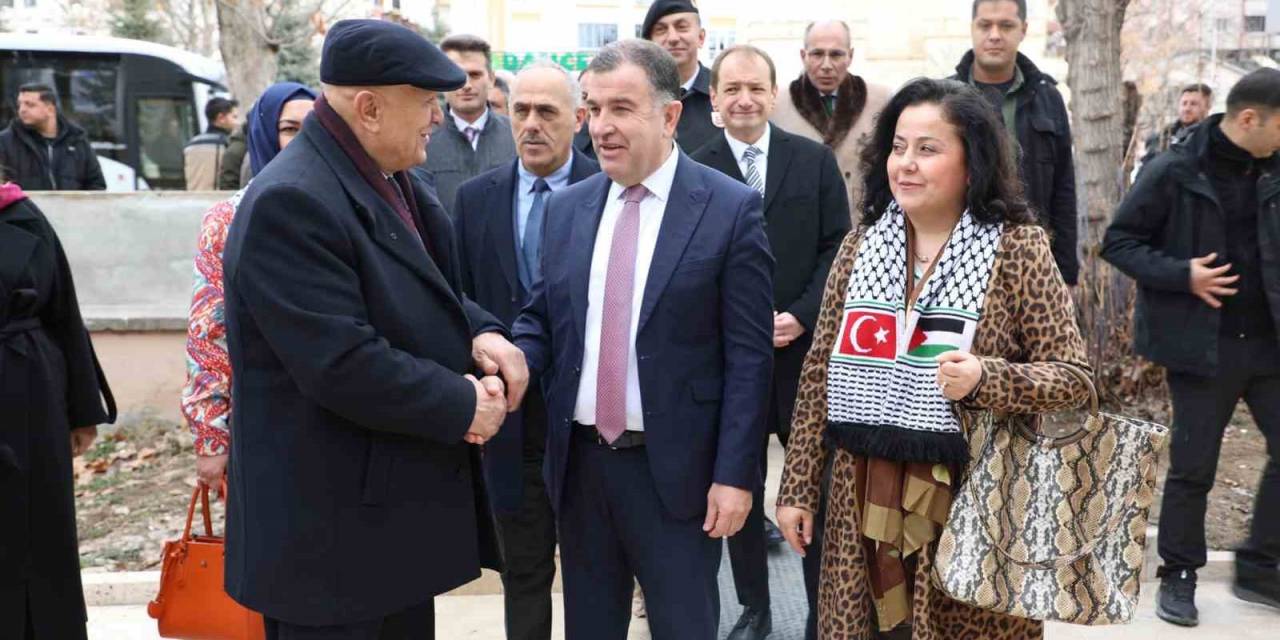 Bayburtlu Kadınların El Emekleri Filistin’e Destek Amaçlı Satışa Sunuldu