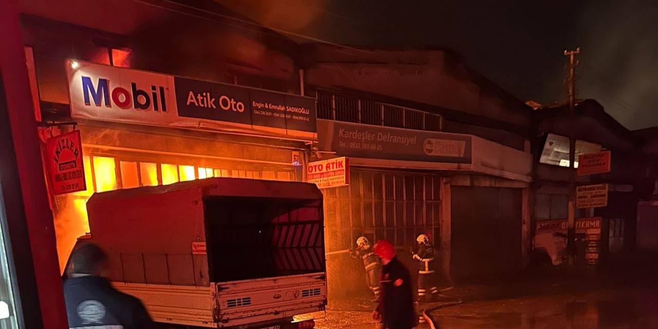 Samsun’da Oto Tamirci Dükkanı Alev Alev Yandı