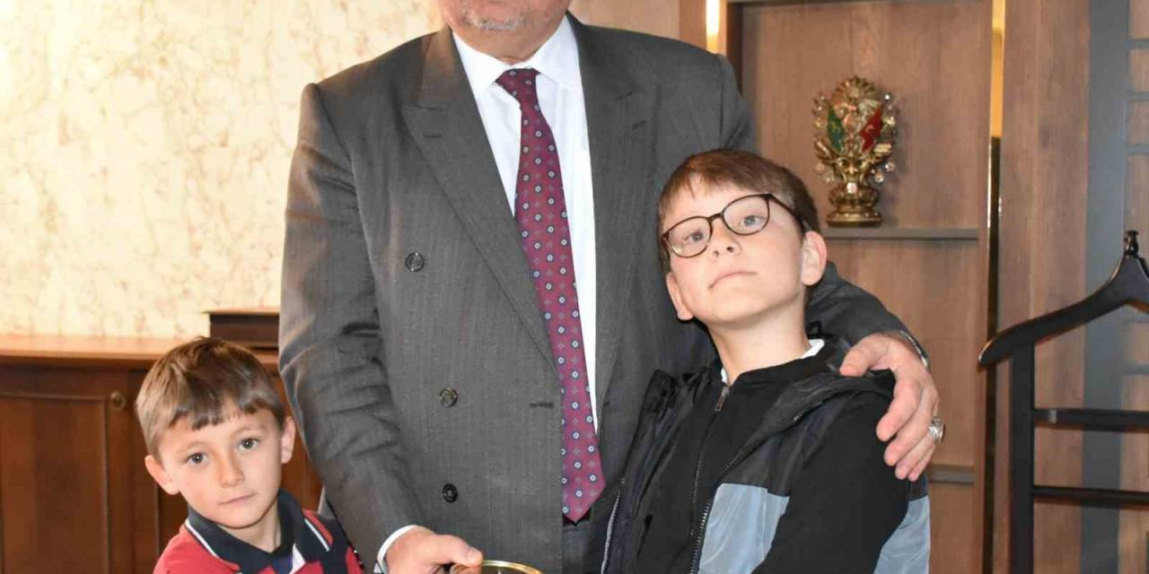 Minikler, Kumbaralarını Filistin İçin Bağışladı