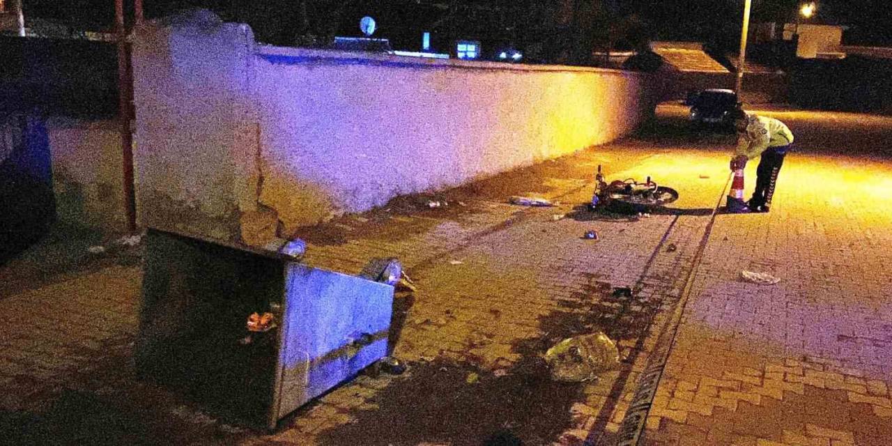 Motosiklet Çöp Konteynerine Çarptı: 2 Ağır Yaralı