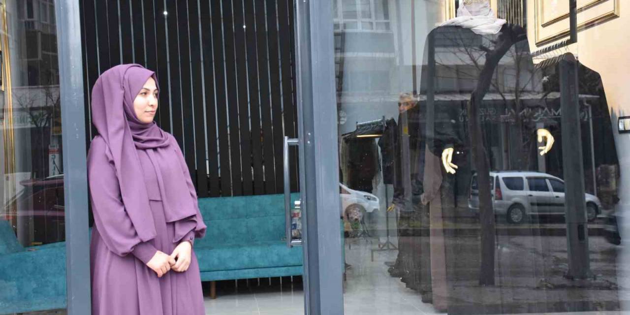 Eşini Kaybeden 3 Çocuk Annesi, Evinde Başladığı İşini Geliştirerek Kendi Mağazasını Kurdu