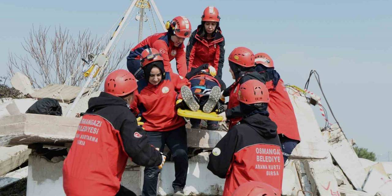 Bu Kadınlar Çok Farklı...hem Belediyede Çalışıyor Hem Hayat Kurtarıyorlar