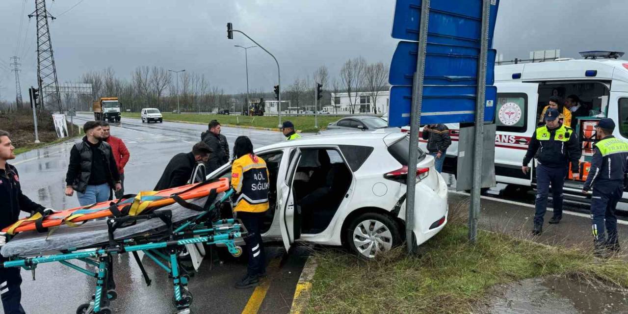 Göreve Giden Polisler Kaza Yaptı: 2 Yaralı