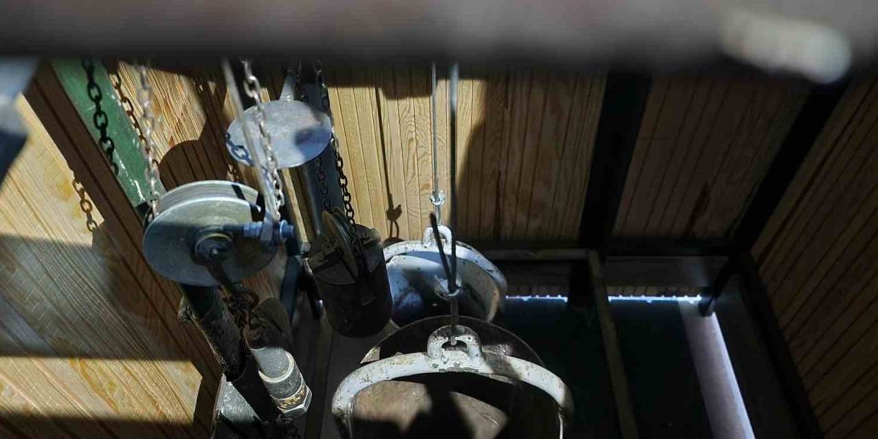 Parçaları Kaybolan Tarihi Saat Kulesinin Orijinal Saati İlçeye Getirtildi