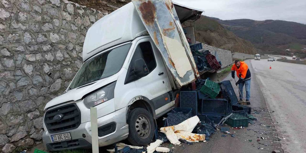 Samsun’da Tır, Arıza Yapan Kamyoneti Biçti: 1 Yaralı