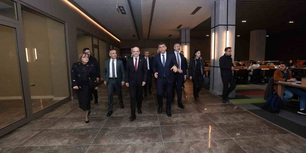 Şimşek, D.t. Şehitkamil Sahnesi’ni İnceledi