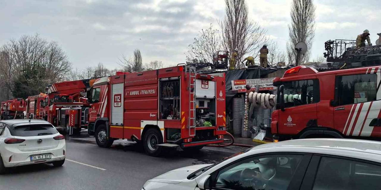 Elektrik Kontağından Çıkan Yangın Oto Tamirhanesini Kül Etti