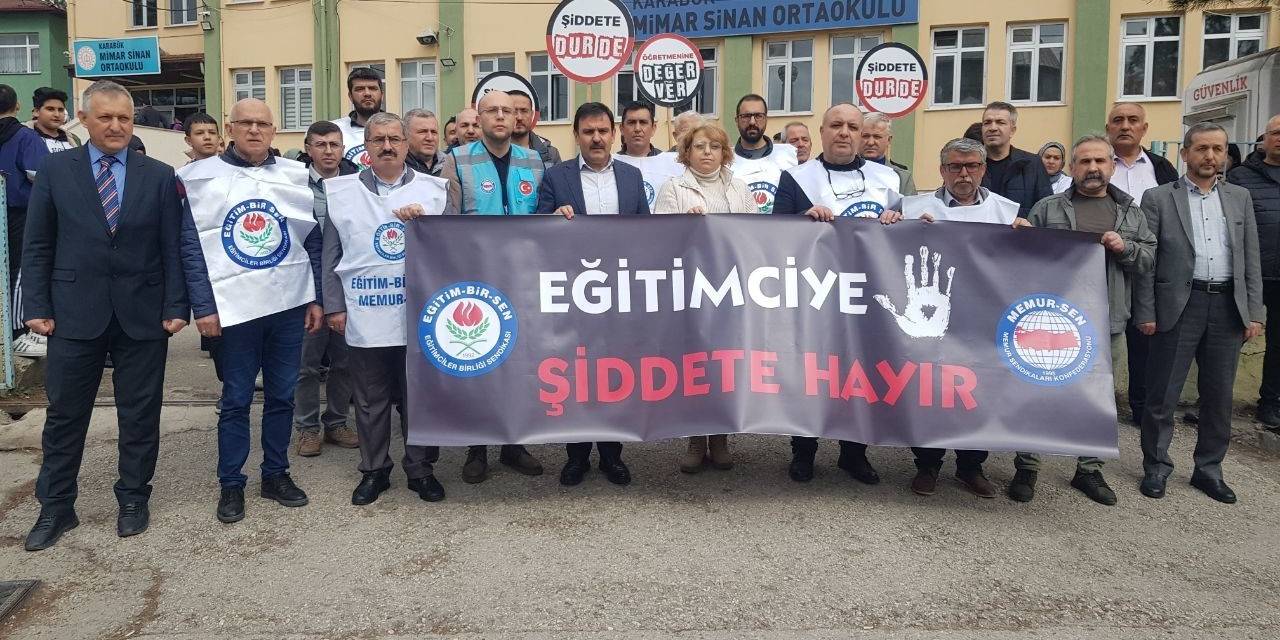 Öğrenci Velisi Okul Basıp Öğretmeni Ve Bir Öğrenciyi Darp Etti