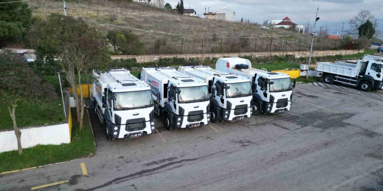 İzmit Belediyesi 3 Yeni Çöp Kamyonu Daha Satın Aldı