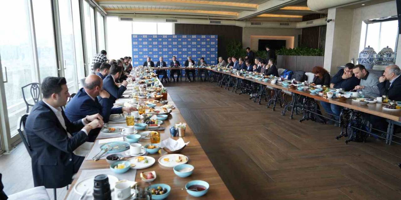 Antalya Ak Parti Büyükşehir Belediye Başkan Adayı Hakan Tütüncü Gazetecilerle Bir Araya Geldi