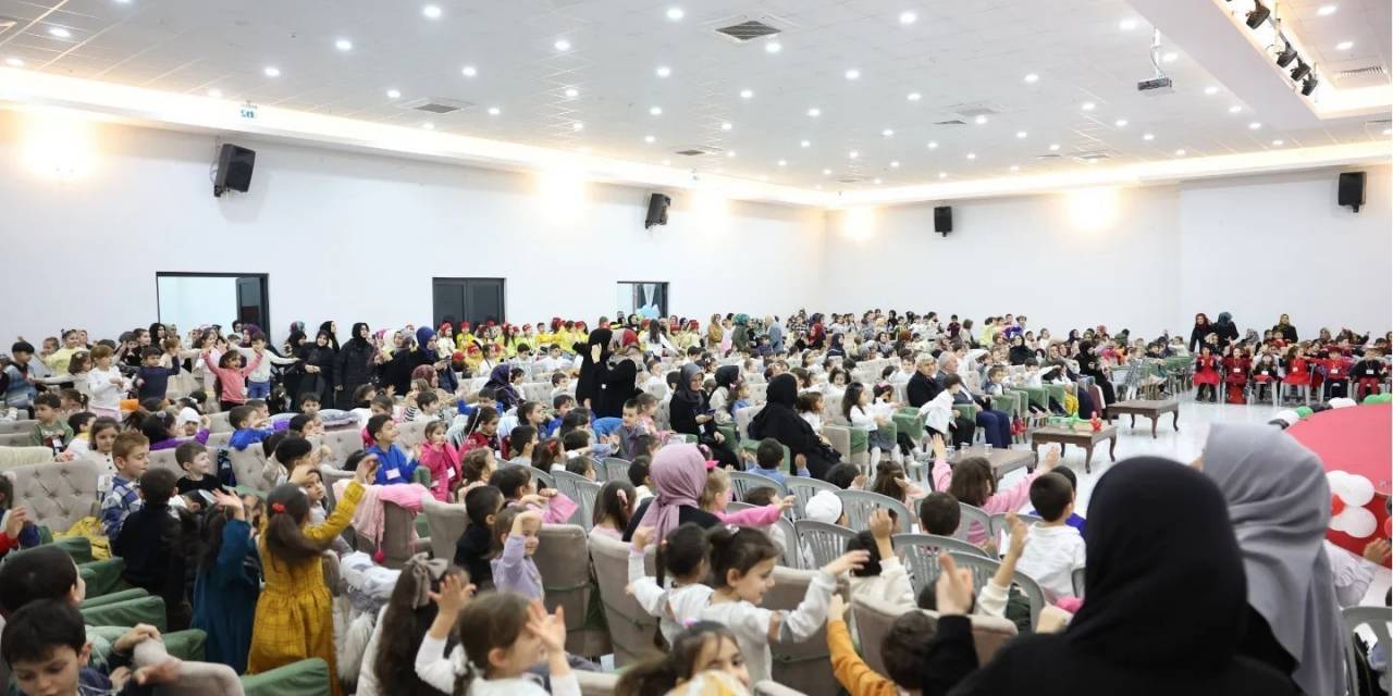 Derince’de Minikler Ramazan Şenliğinde Eğlendi