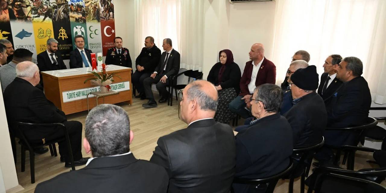 Vali Ünlü, Şehit Aileleri Ve Gazi Derneklerini Ziyaret Etti