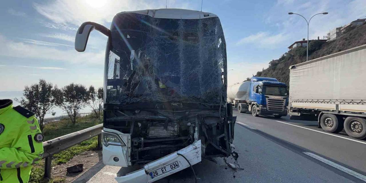 Tem’de Yolcu Otobüsü, Tır Ve Hafif Ticari Araç Çarpıştı : 1’i Ağır 9 Yaralı