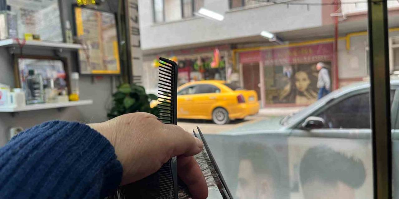 ‘Erkek Mesleği’ Denilen İki İşi De Tek Başına Yapıyor