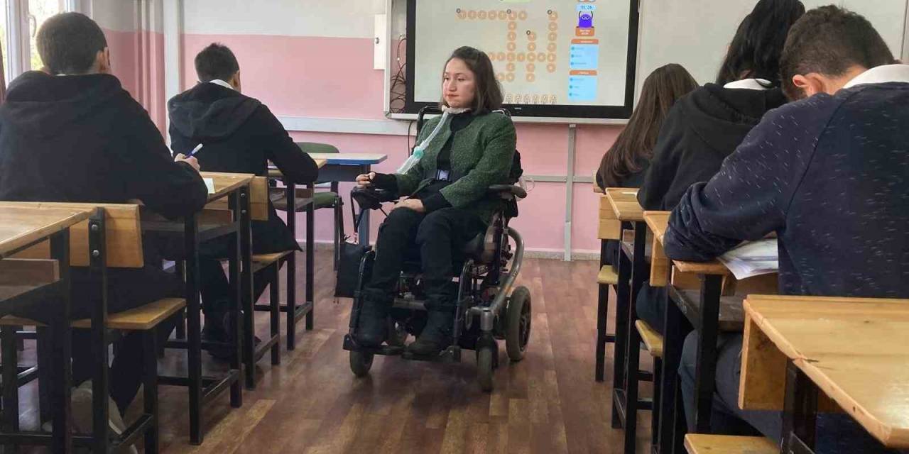 Öğretme Aşkıyla Tüm Engelleri Aşan Kas Hastası Gamze Öğretmen Gençlere İlham Kaynağı Oluyor