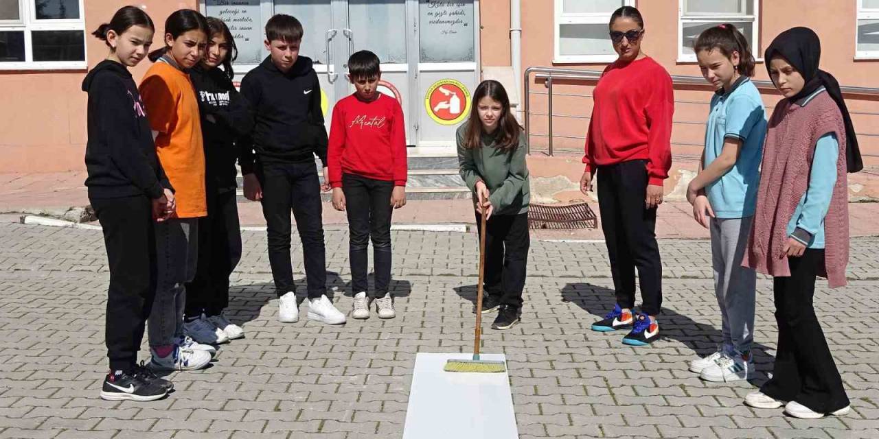 Öğrenciler İlk Kez Golf Oynamanın Sevincini Yaşıyor