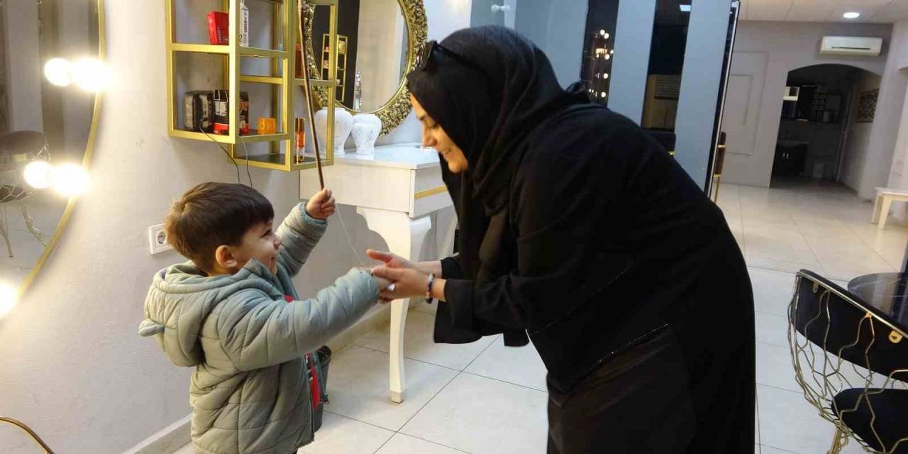 Depremzede Kadın Devlet Desteğiyle Yıkılan İş Yerini Ayağa Kaldırdı