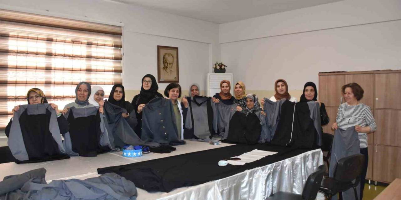 Kadınlar Kendi Diktikleri Eşofmanları Giyip Koştular