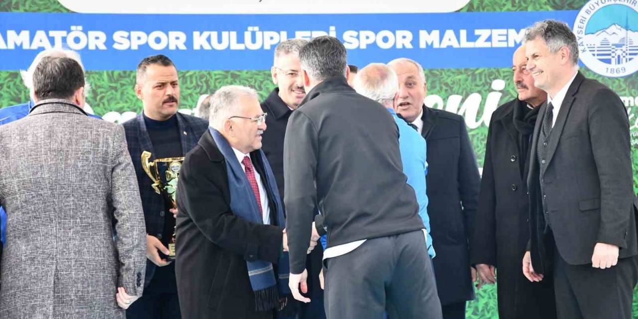 Yahyalıspor Kupasını Aldı