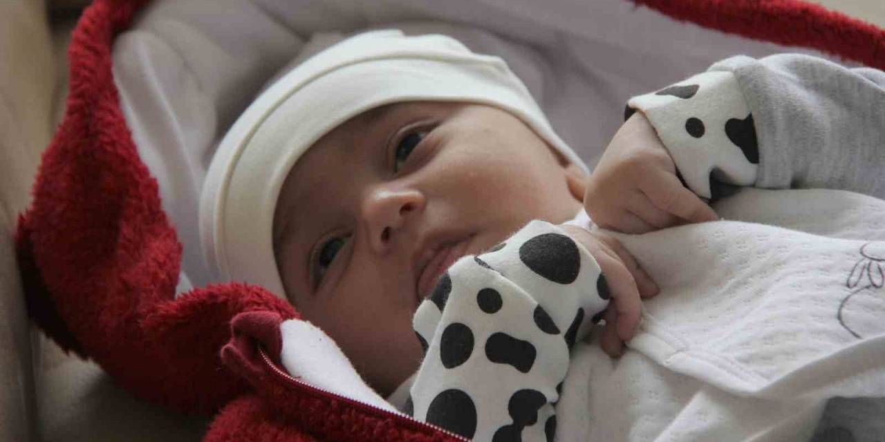 Umut, Umudu Oldu, Depremzede Kadın Oğlu Umut İle Hayata Tutundu