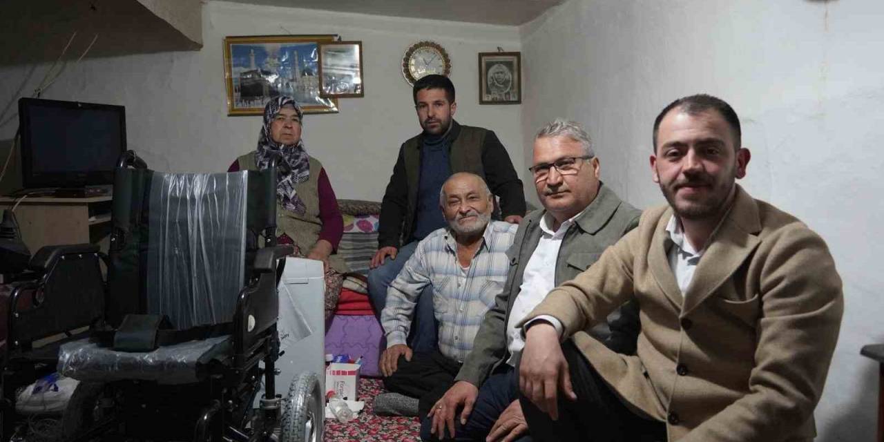 Akülü Sandalyesini Başkan Çerçi Teslim Etti