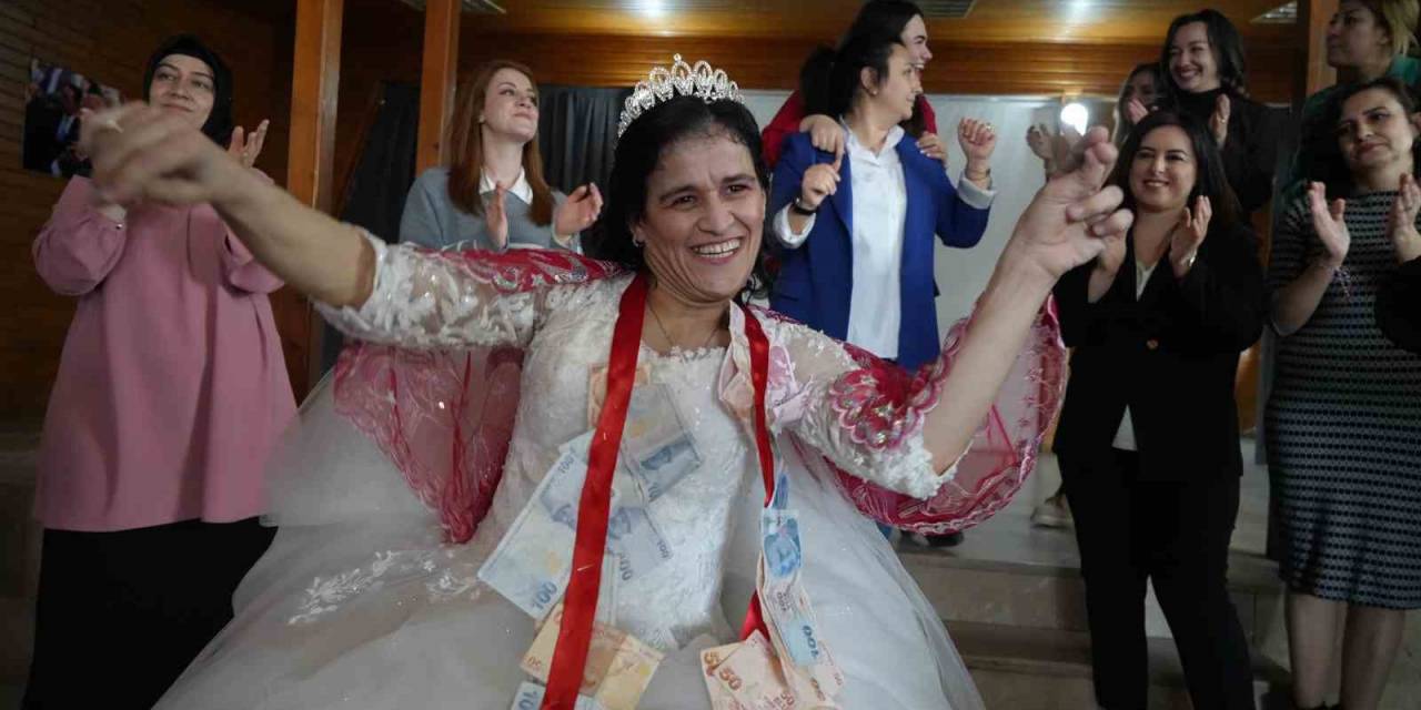 Zihinsel Engelli Depremzede Meltem’in ’gelinlik Giyme’ Hayali Gerçek Oldu