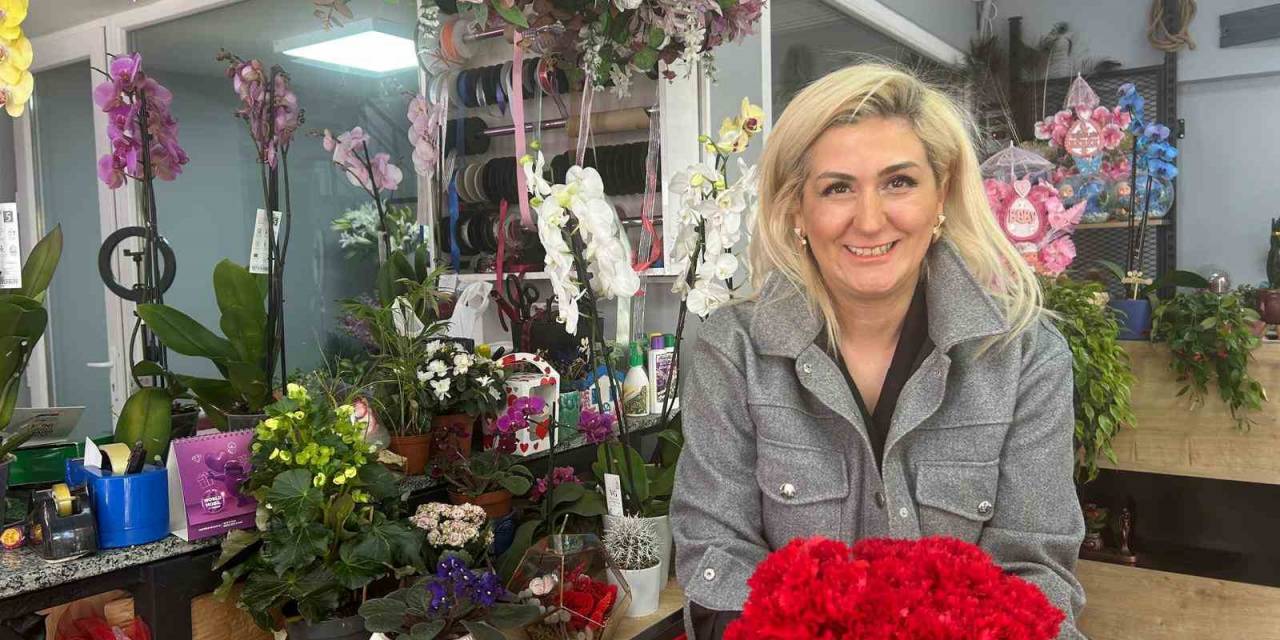 Kadınlara Bir Hediye Vermek İsteyenlerin Tercihi Çiçek Oldu