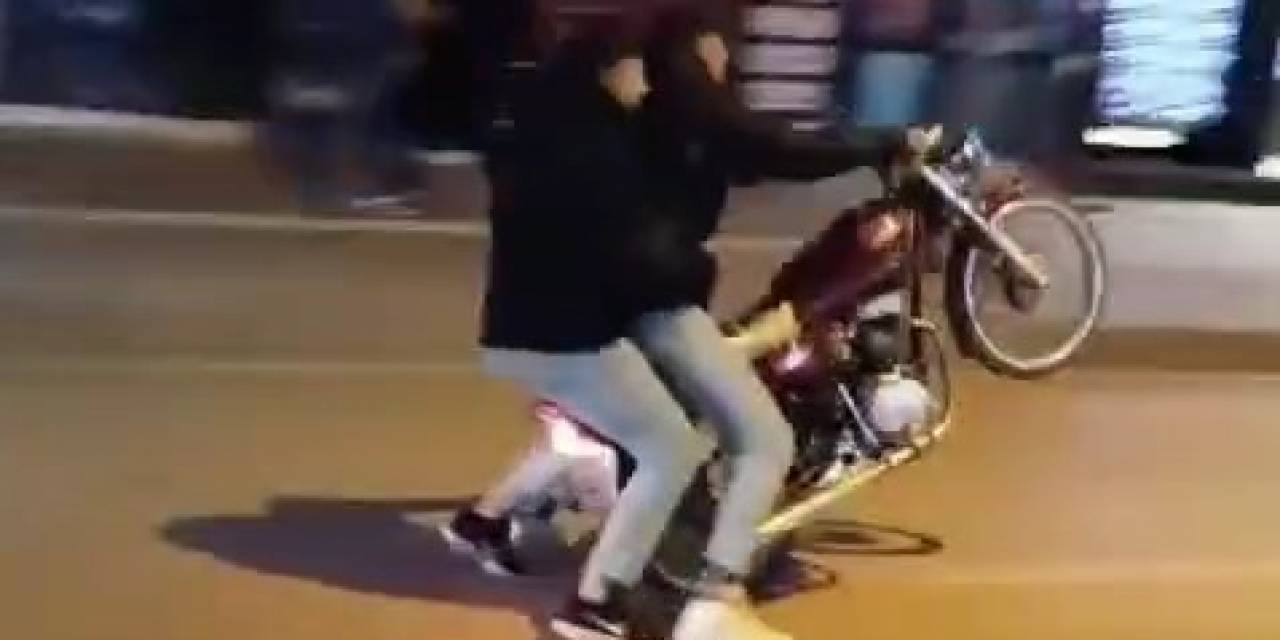 Elazığ’da Tek Teker Üstünde Giden Motorcu Tehlike Saçtı