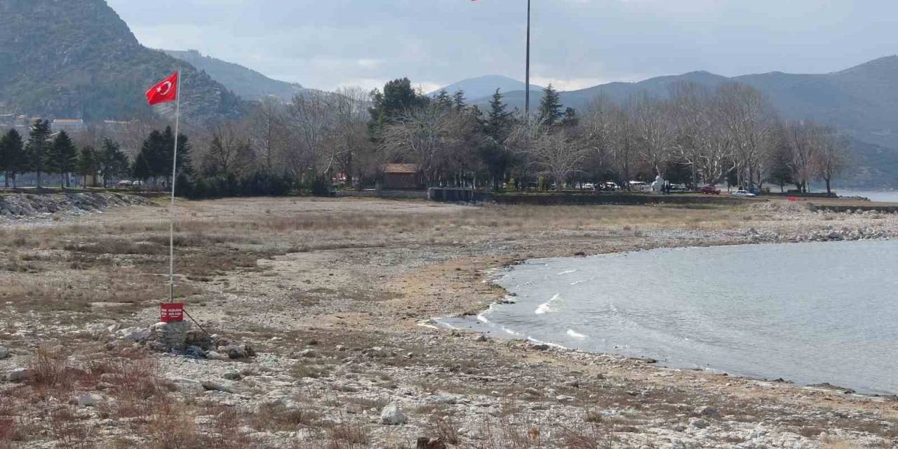 Eğirdir Gölü’nde Yaşanan Su Kaybı Balıkçılığı Yok Ediyor