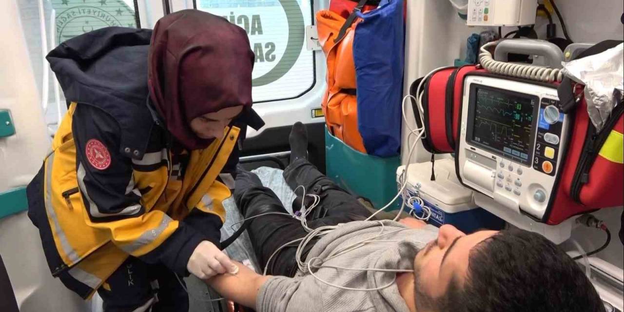 Kadın Paramedikler, Zorlu Yollarda Özveriyle Hayat Kurtarıyor