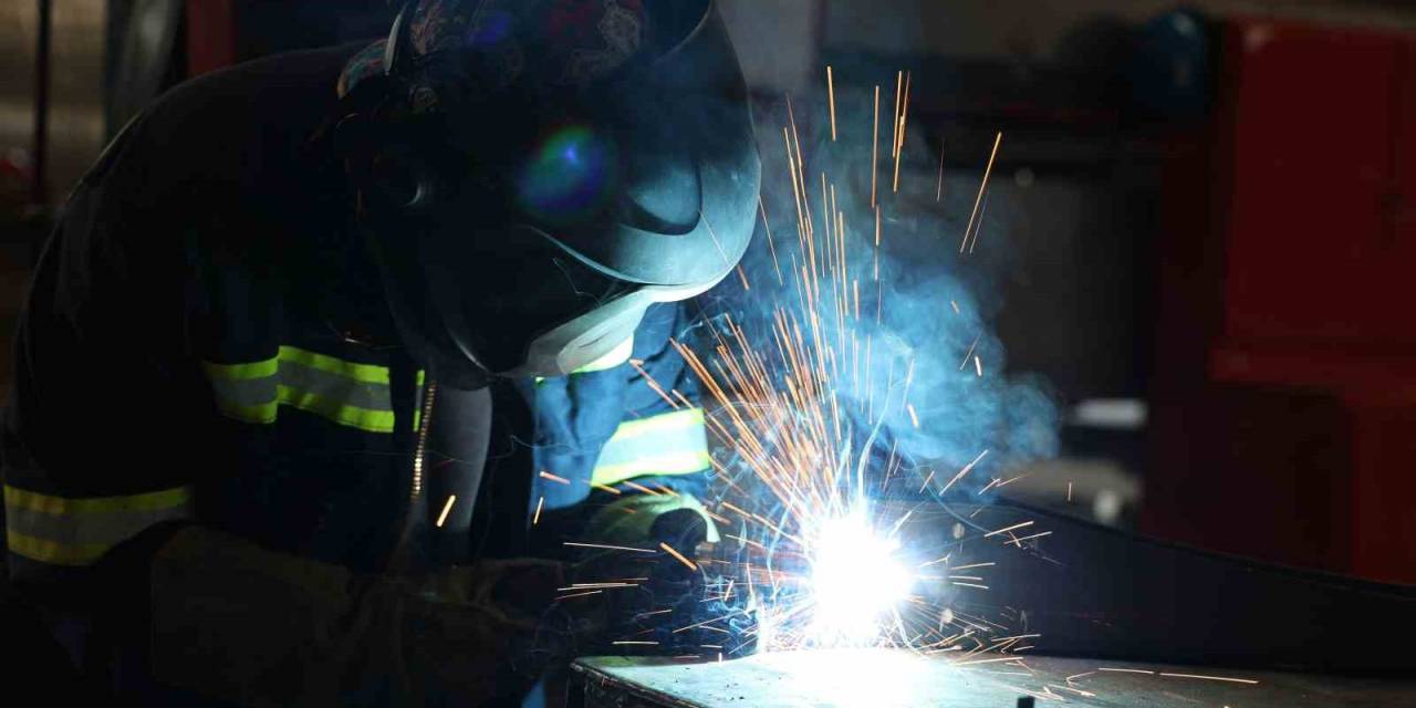 Aydın’da Kadınlar Nakış İşler Gibi Kaynak Yapıyor