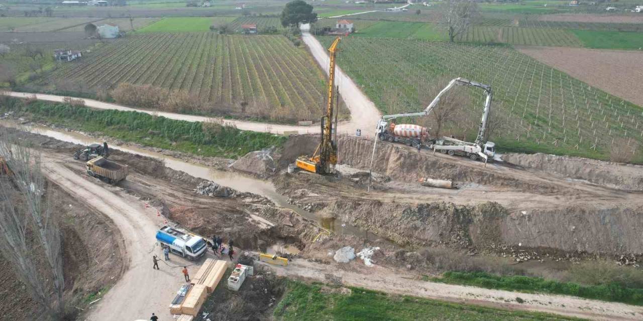 Aşırı Yağmurda Çöken Sarma Çayı Köprüsünde İnşaat Çalışmaları Başladı