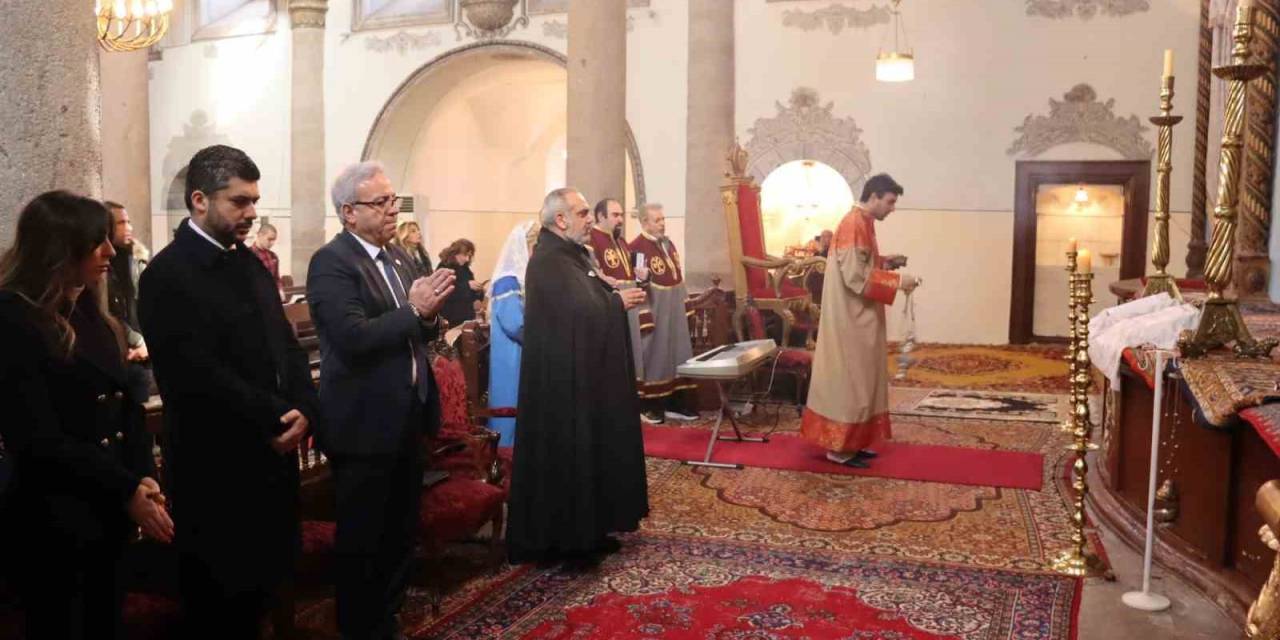 Ermenilerin Miçing Ayininde Gazze İçin Dua