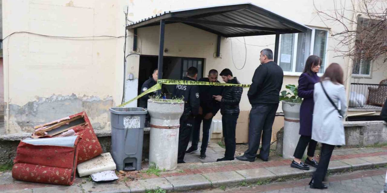 İşe Gitmek İçin Uyanan Genç, Annesi Ve Kardeşini Ölü Buldu