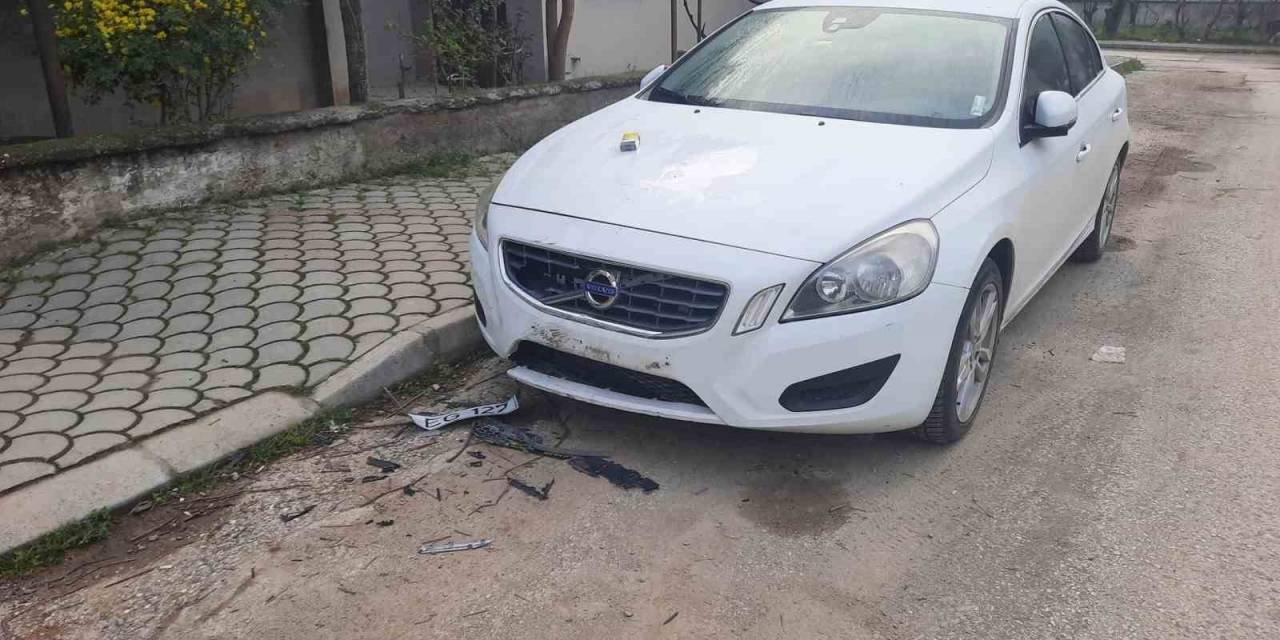 Park Halindeki Araca Çarptı, Hiçbir Şey Olmamış Gibi Yoluna Devam Etti