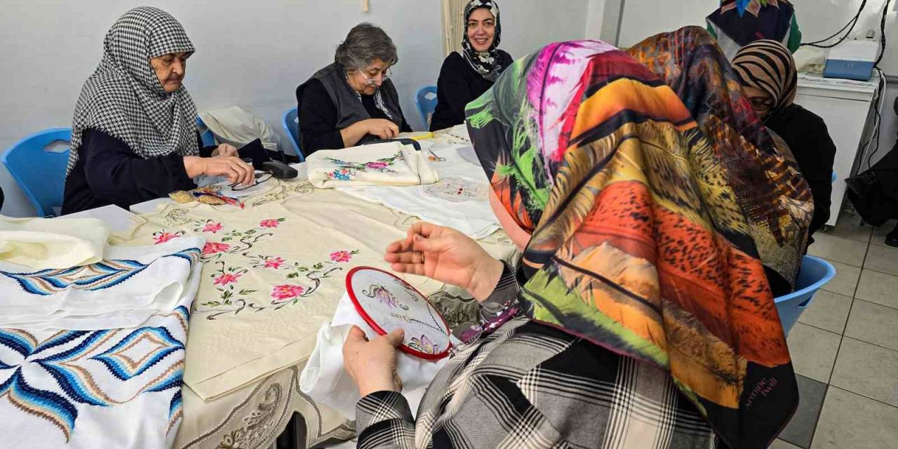 Tokat’ta 82’lik Cevriye Teyze İkinci Kez Çeyizini Hazırlıyor