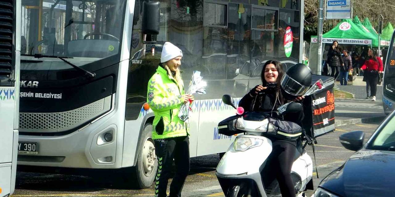 Muğla Trafik Ekiplerinden Kadın Sürücülere Jest