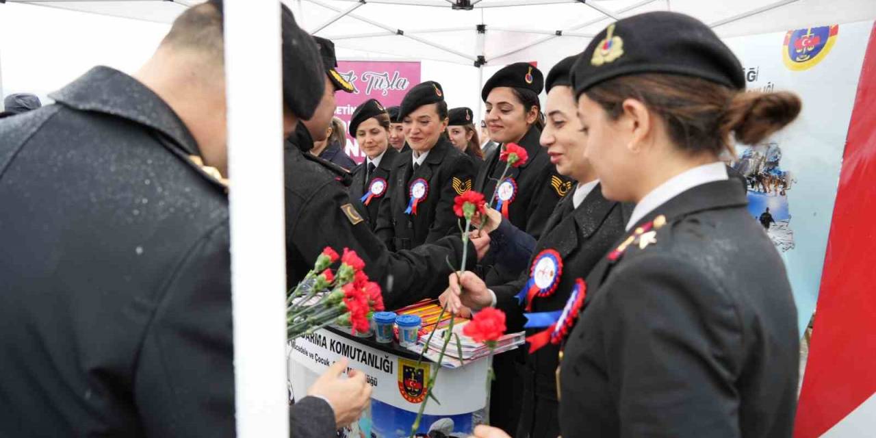 8 Mart Dünya Kadınlar Günü’nde Kadın Astsubaylardan Boğaz’da Nefes Kesen Gösteri