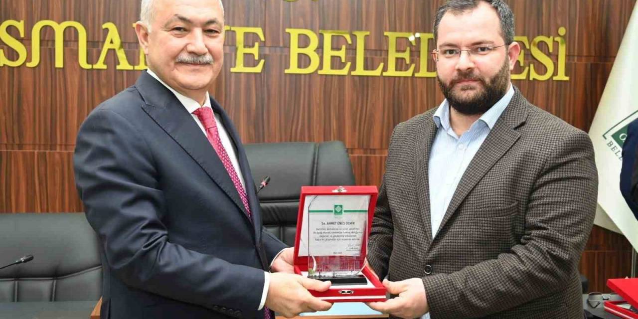 Başkan Kadir Kara’dan, Meclis Üyelerine Teşekkür Plaketi