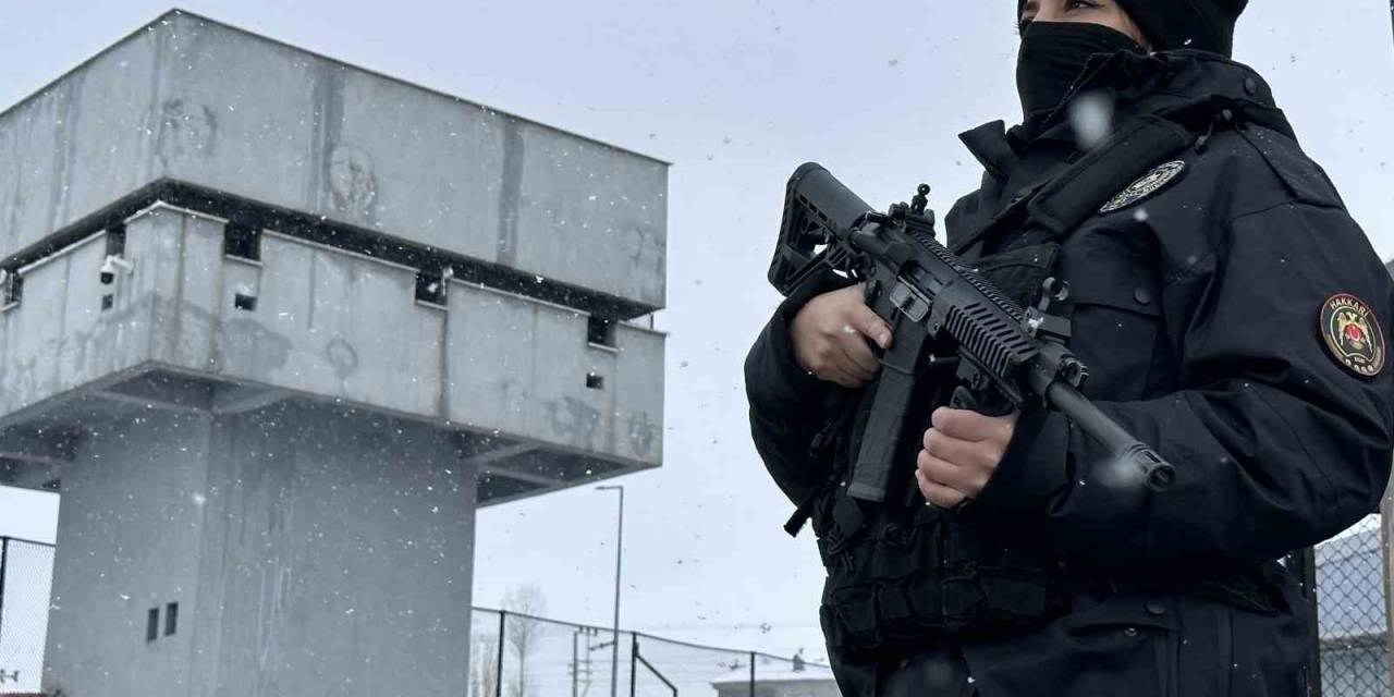 Yüksekova Kadın Polisleriyle Emniyette