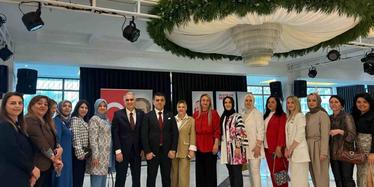 Ak Parti Nilüfer’de "Kadın Cumhuriyeti" İlan Etti