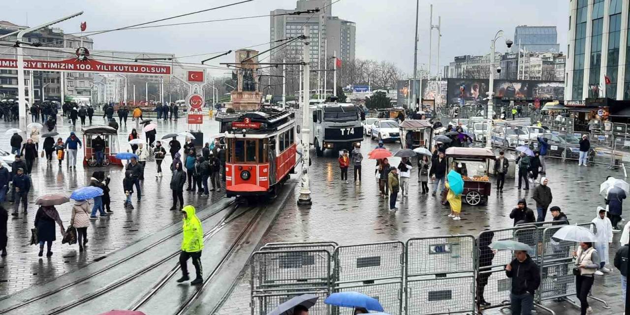 İstanbul Valiliği Kararıyla Taksim Ve Şişhane Metro İstasyonu Kapatıldı