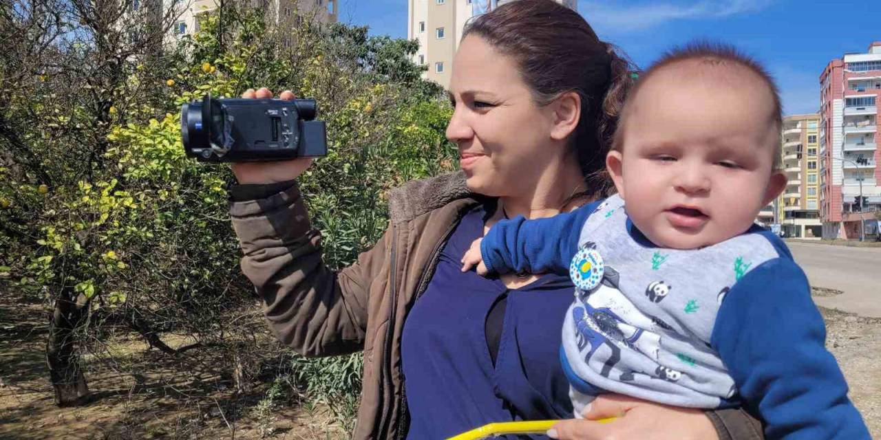 Kadın Gazeteci, Bebeğiyle Haberden Habere Koşuyor