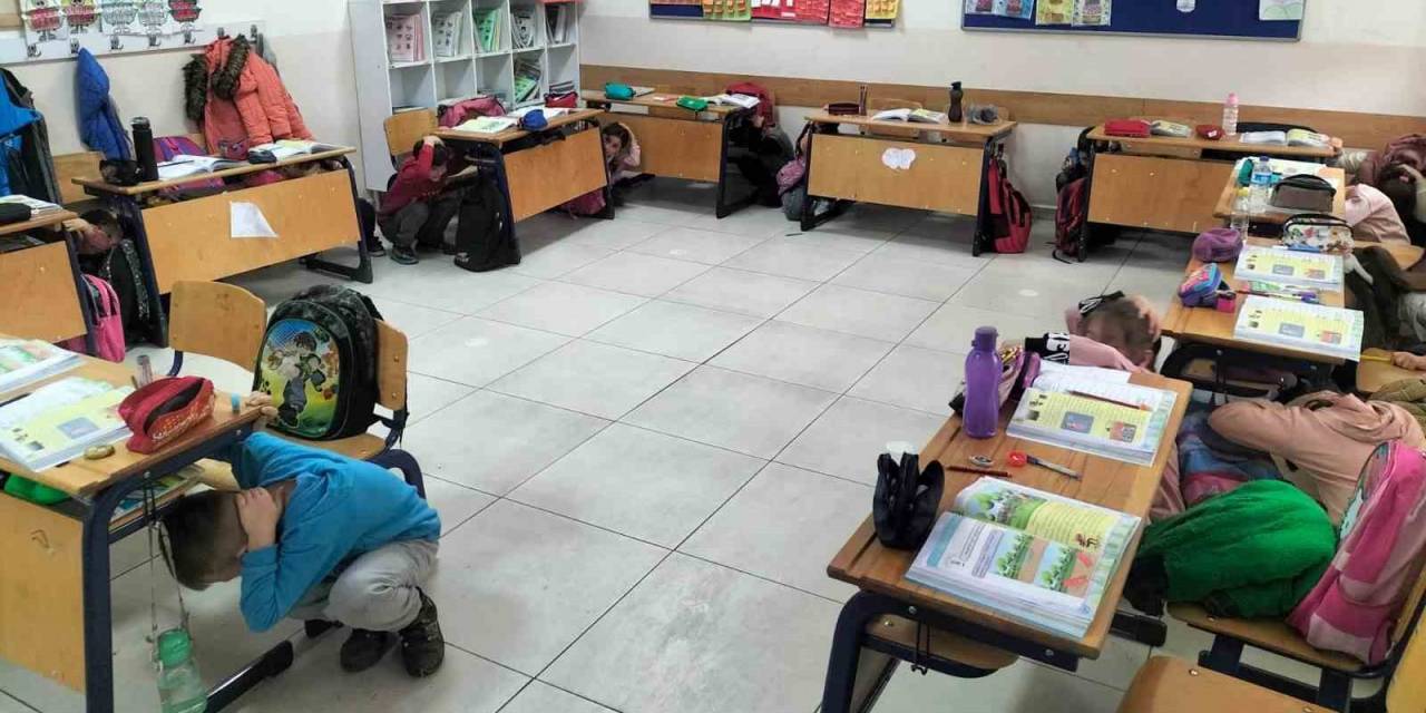 Hisarcık Cumhuriyet İlkokulunda Deprem Ve Personel Tahliye Tatbikatı