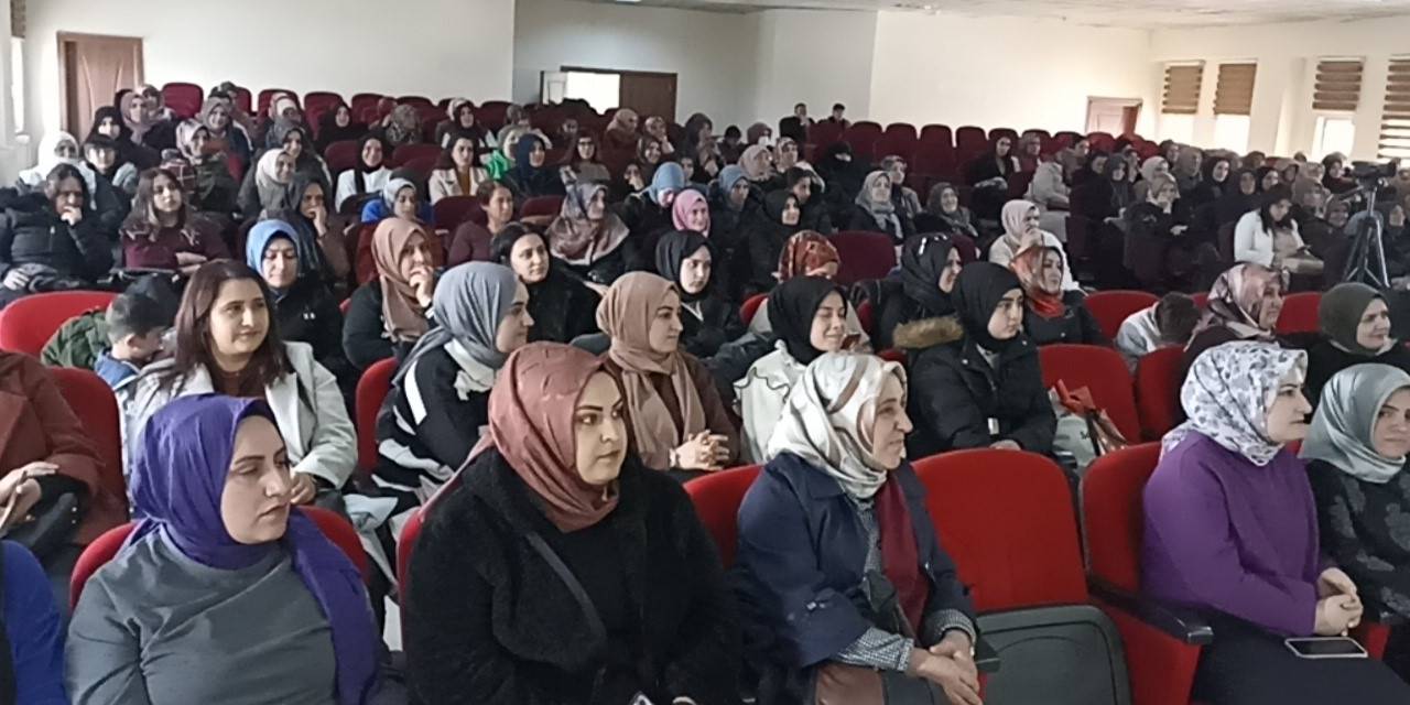 Erciş’te “Kadının Gücü Van’ın Gücü” Programı Düzenlendi