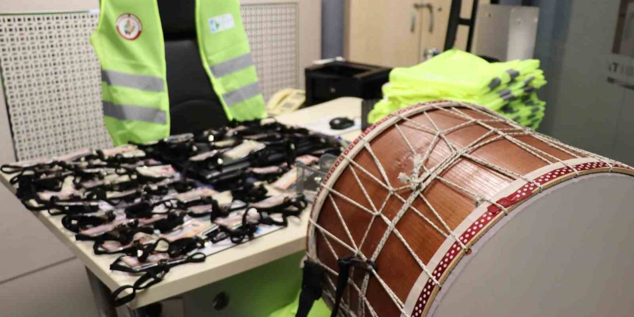 Kimlikleri Olmayanlar Davul Çalamayacak Ve Bahşiş Toplayamayacak