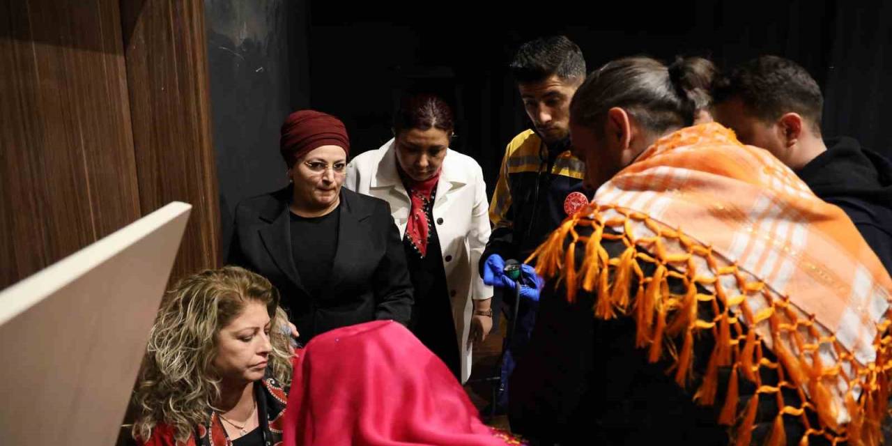 İl Başkanı Konuşması Sırasında Fenalaştı, Kadın Mevkidaşı Müdahale Etti