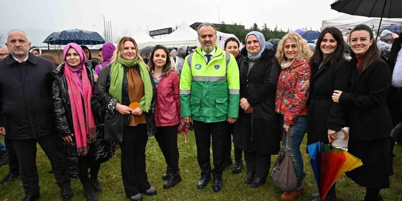 Kadınlar Günü’nde Erguvan Fidanları Toprakla Buluştu